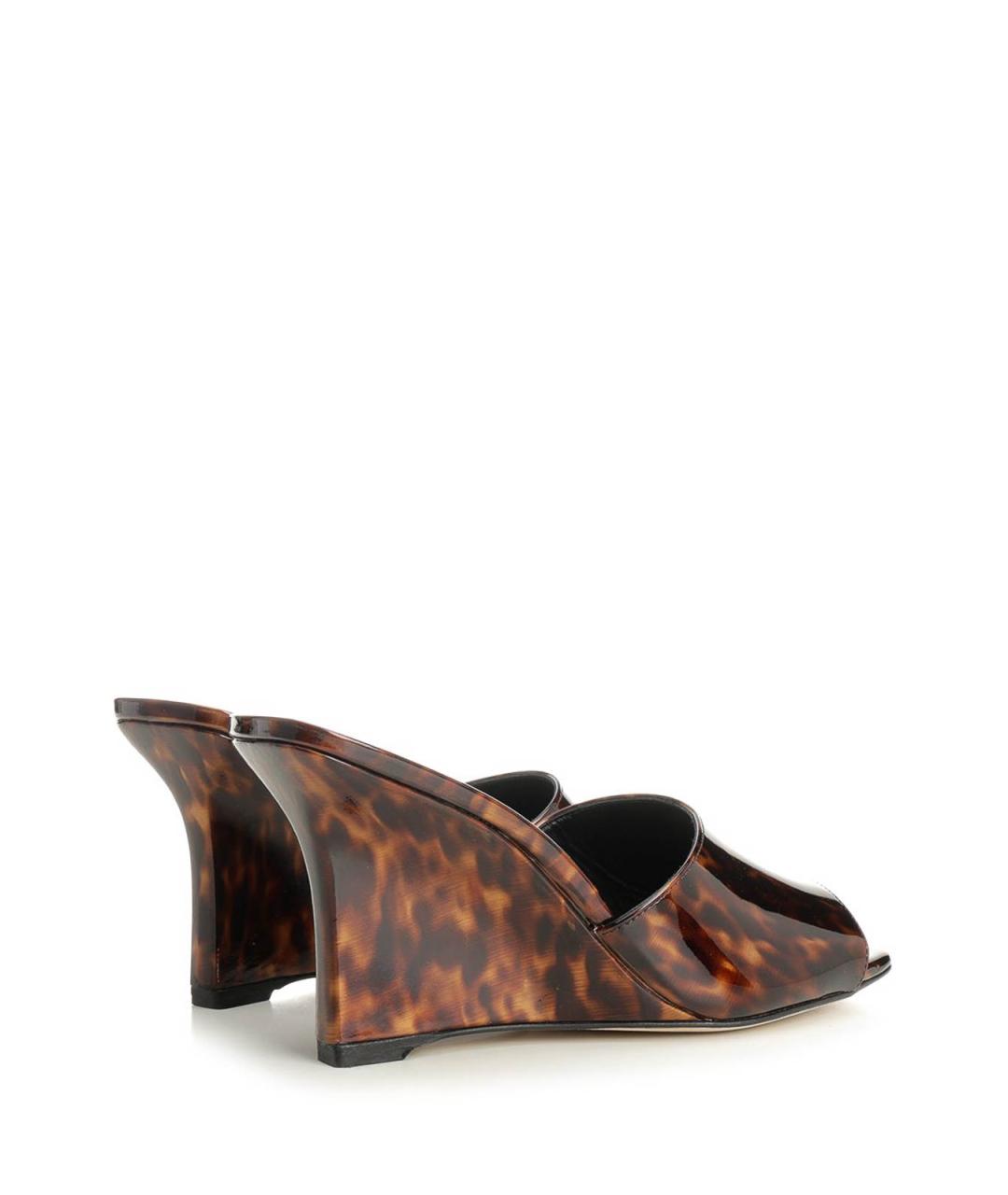 STUART WEITZMAN Коричневые мюли из лакированной кожи, фото 3