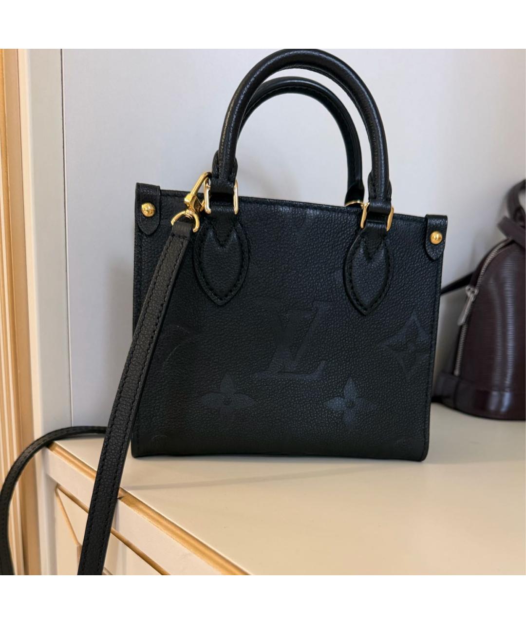 LOUIS VUITTON Черная кожаная сумка с короткими ручками, фото 3