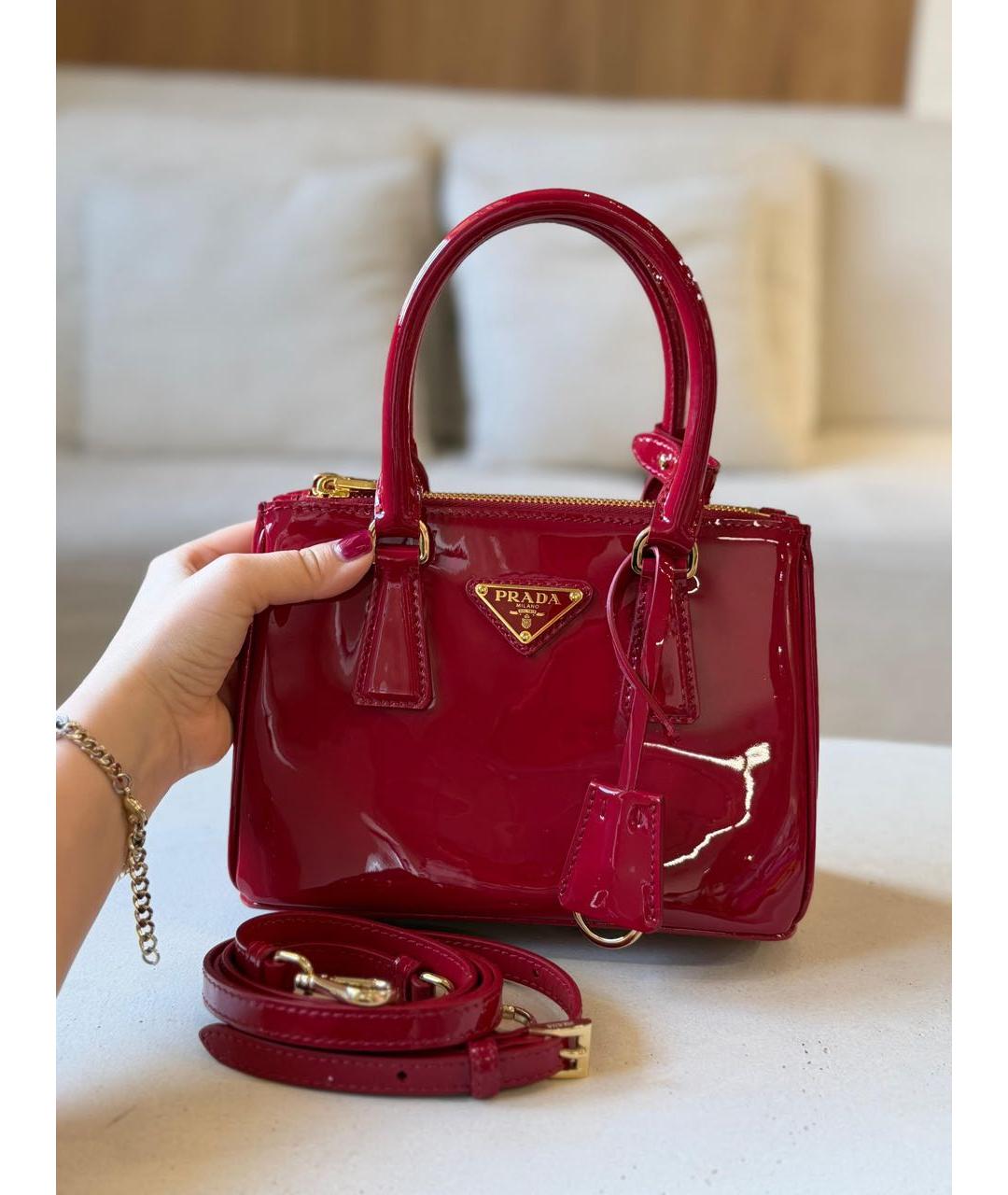 PRADA Красная сумка с короткими ручками из лакированной кожи, фото 3