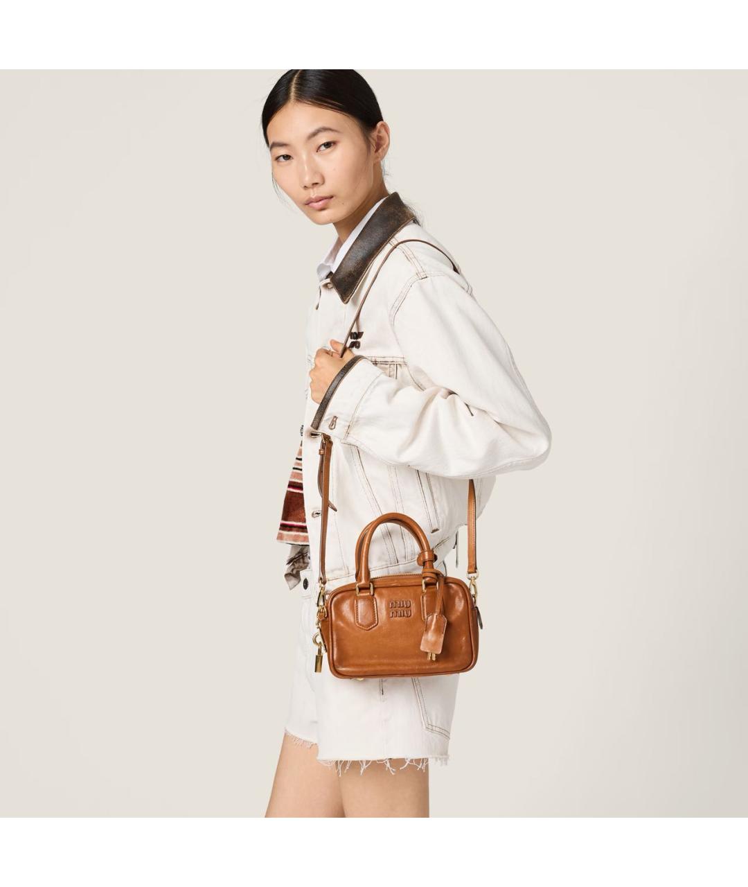 MIU MIU Коричневая кожаная сумка с короткими ручками, фото 5