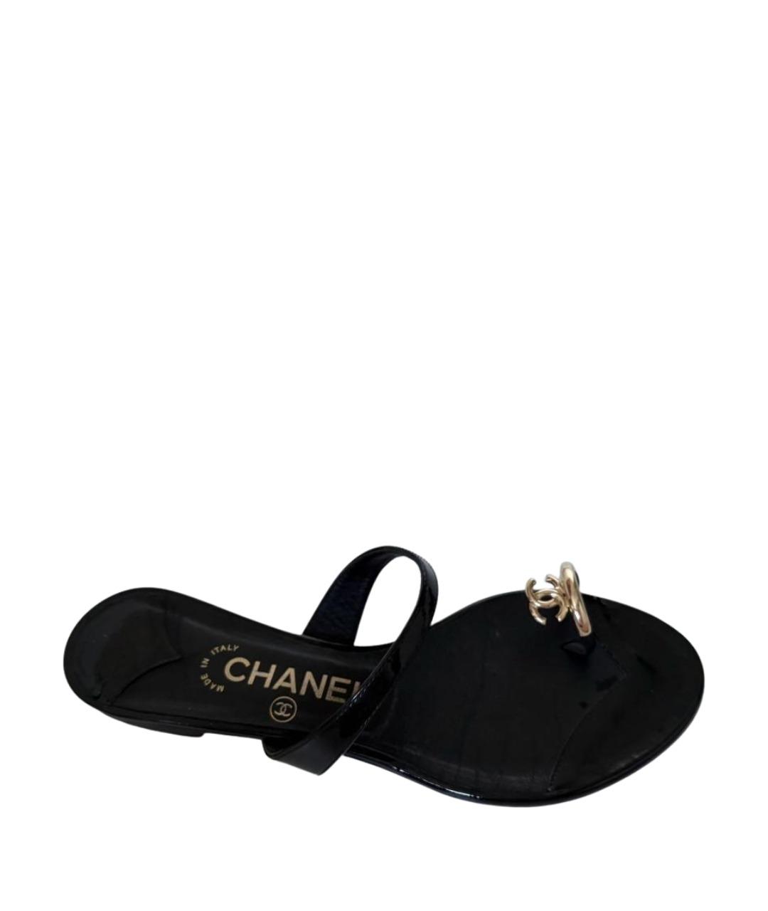 CHANEL Черные сандалии из лакированной кожи, фото 1