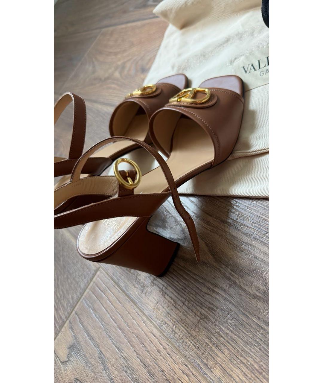 VALENTINO Коричневые кожаные босоножки, фото 7
