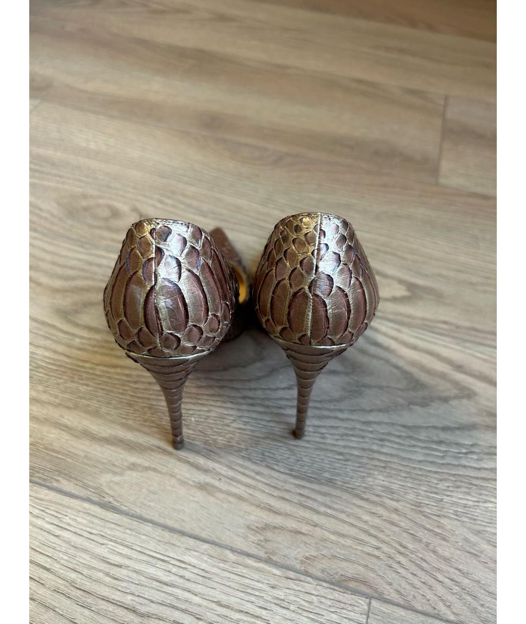 CHRISTIAN LOUBOUTIN Золотые туфли из кожи питона, фото 4