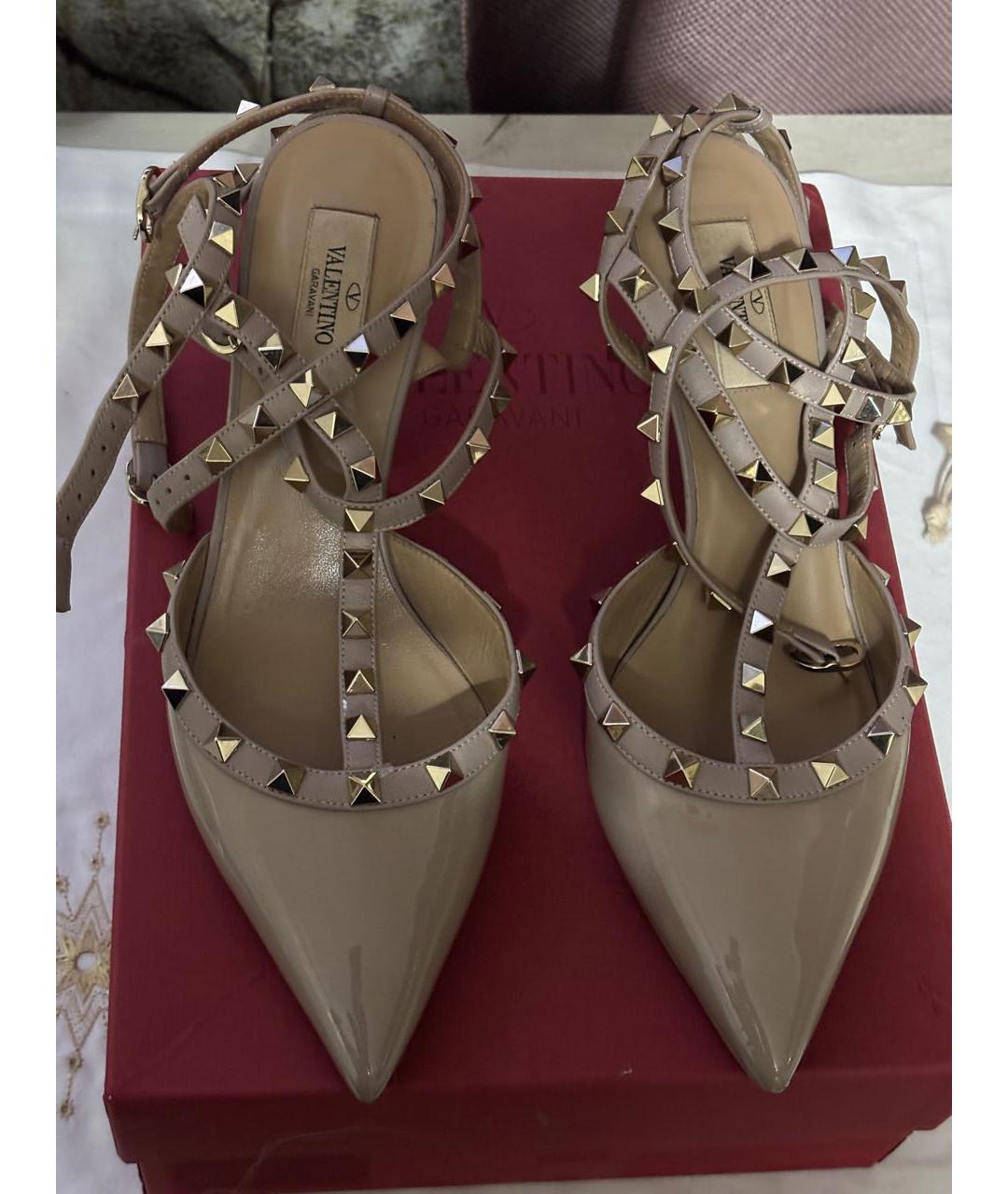 VALENTINO Бежевые туфли из лакированной кожи, фото 2