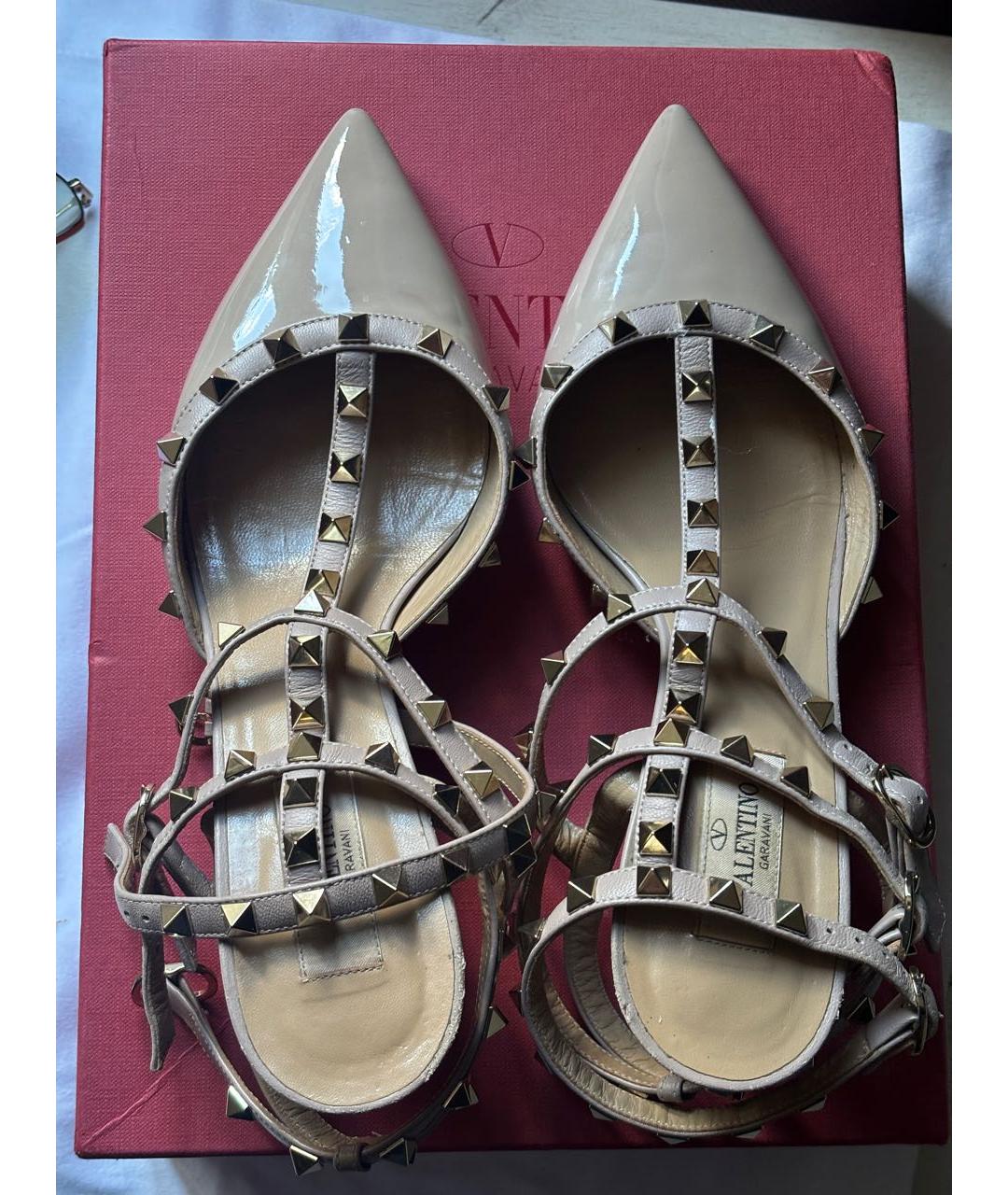 VALENTINO Бежевые туфли из лакированной кожи, фото 4