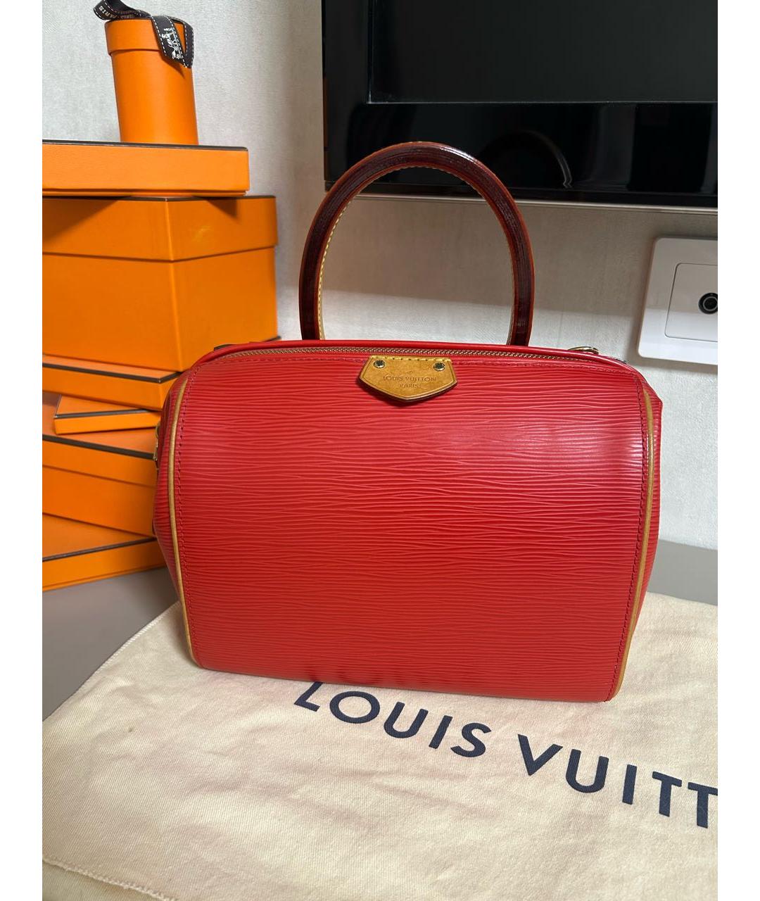 LOUIS VUITTON Красная кожаная сумка с короткими ручками, фото 9