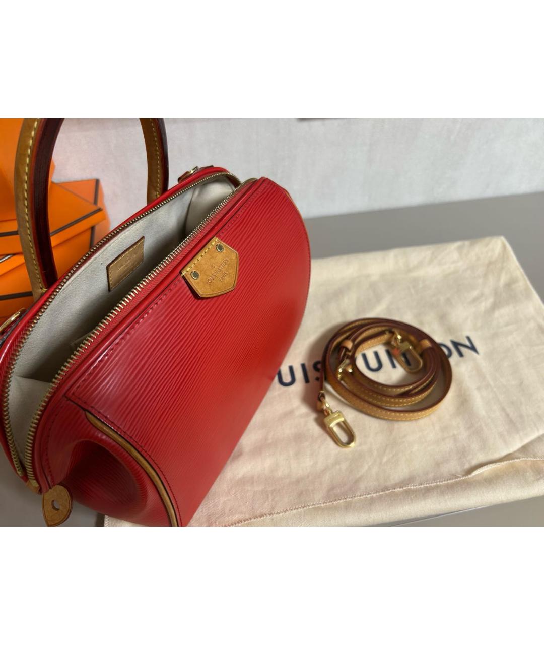 LOUIS VUITTON Красная кожаная сумка с короткими ручками, фото 2