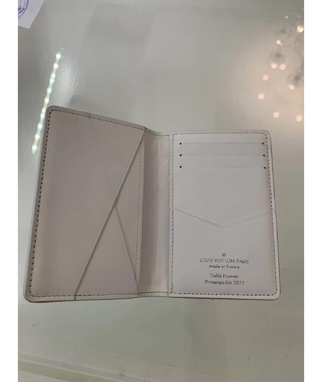 LOUIS VUITTON Белый кожаный кардхолдер, фото 3