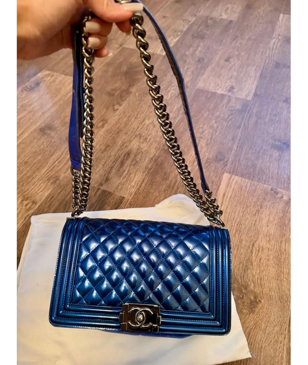 CHANEL Синяя сумка через плечо из лакированной кожи, фото 9