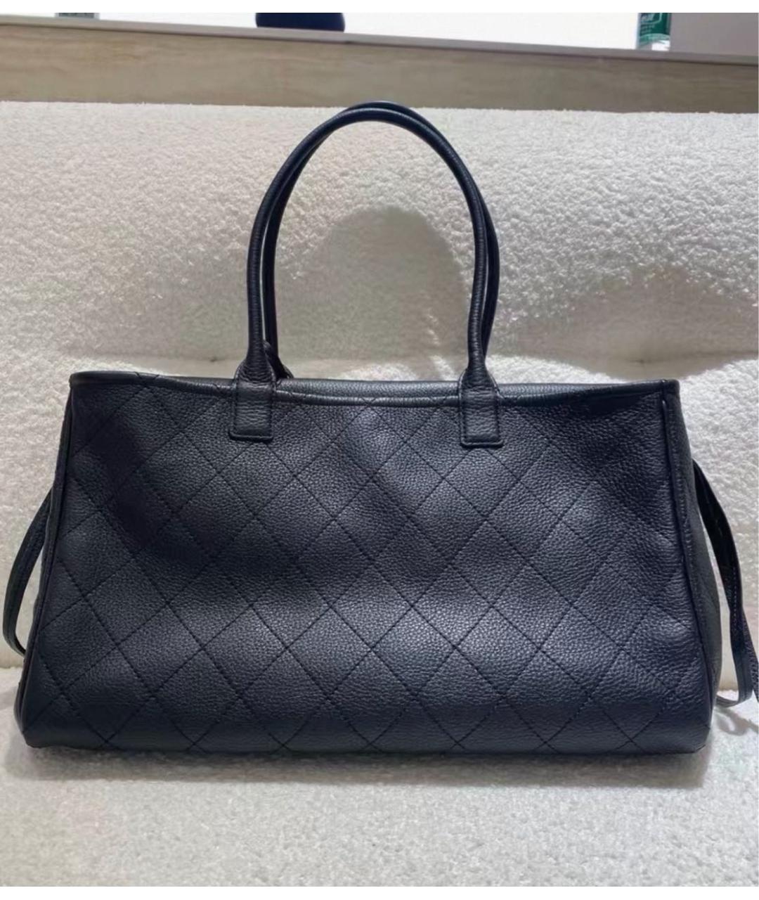 CHANEL Черная кожаная сумка с короткими ручками, фото 3