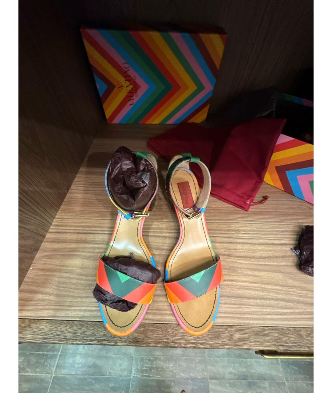 VALENTINO Мульти кожаные босоножки, фото 2
