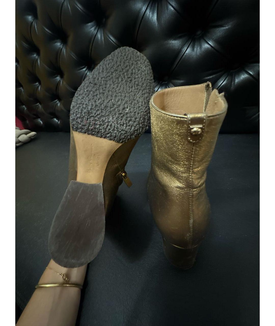 FERRAGAMO Золотые кожаные ботильоны, фото 7