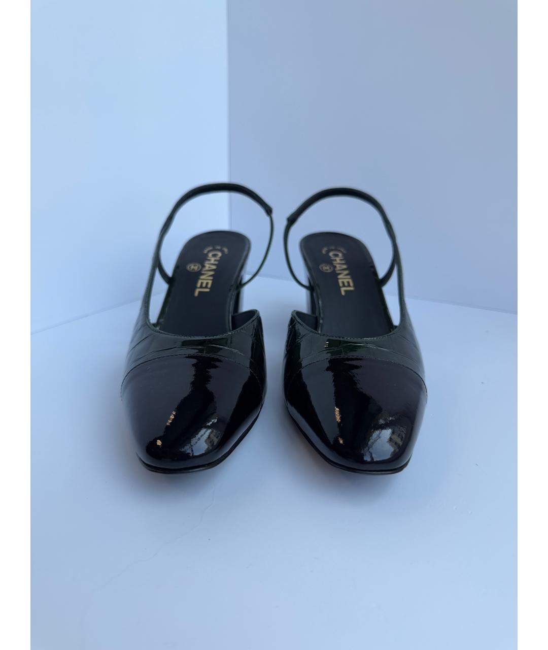 CHANEL Зеленые босоножки из лакированной кожи, фото 2