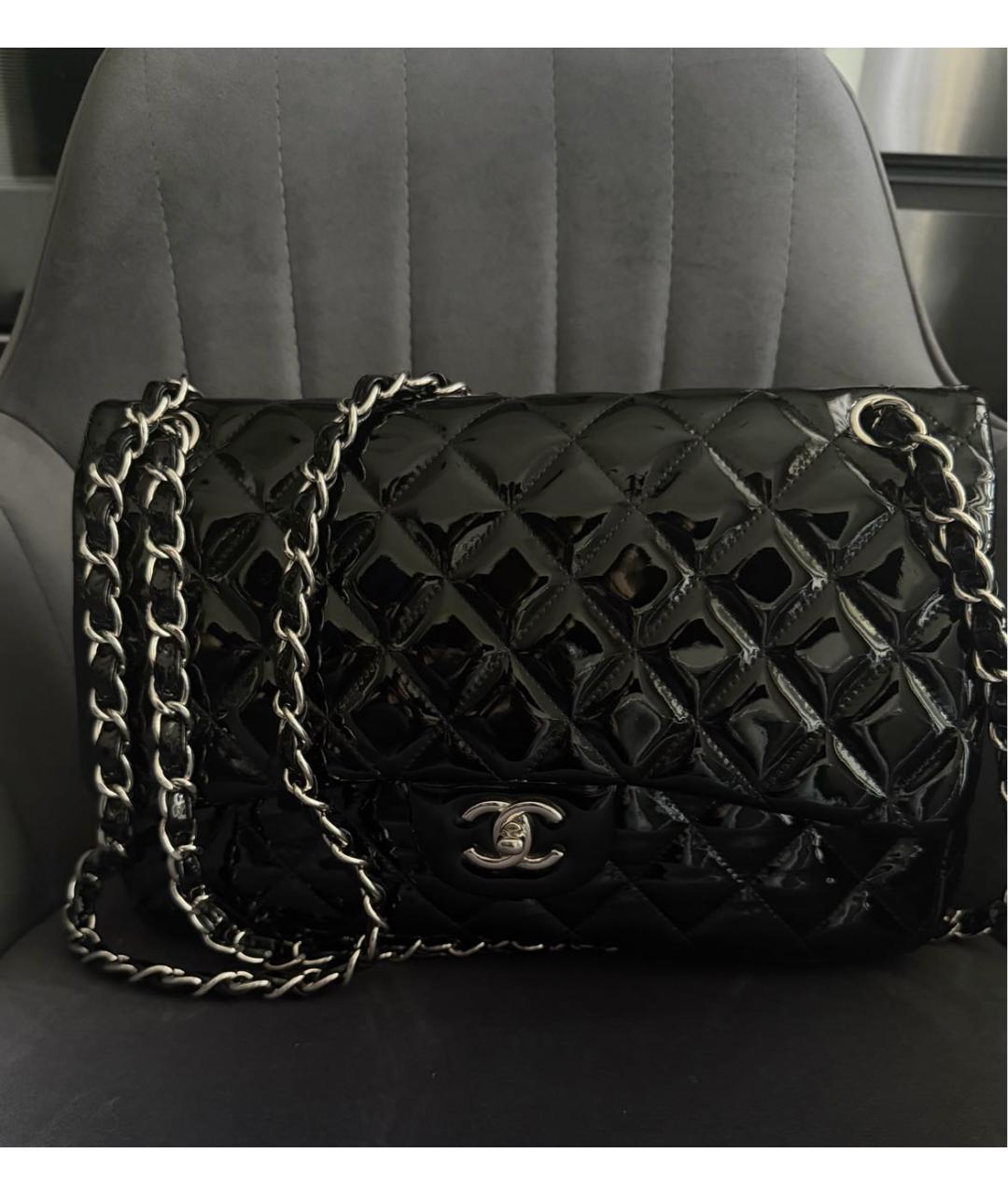 CHANEL Черная сумка через плечо из лакированной кожи, фото 7