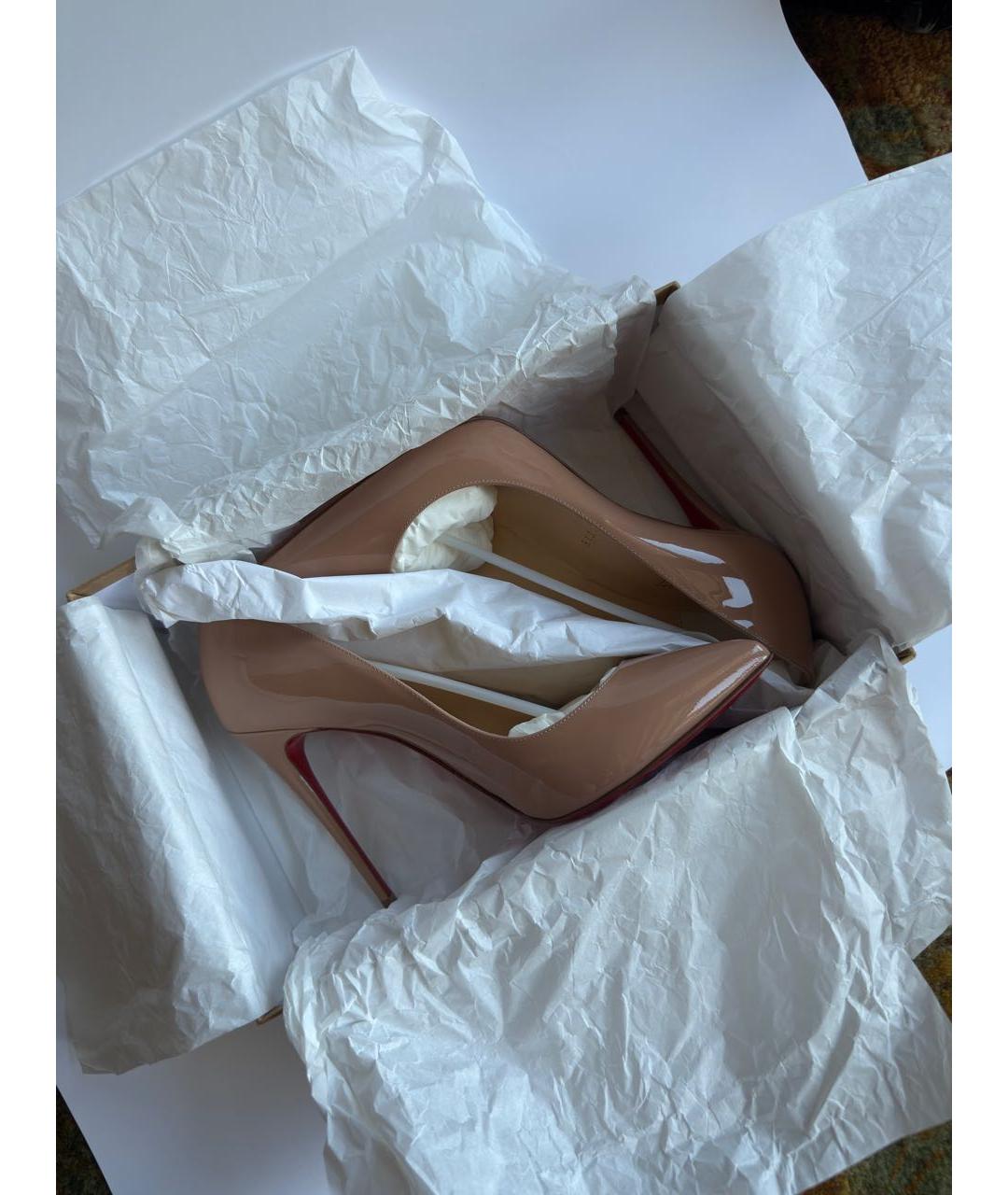 CHRISTIAN LOUBOUTIN Бежевые туфли из лакированной кожи, фото 6