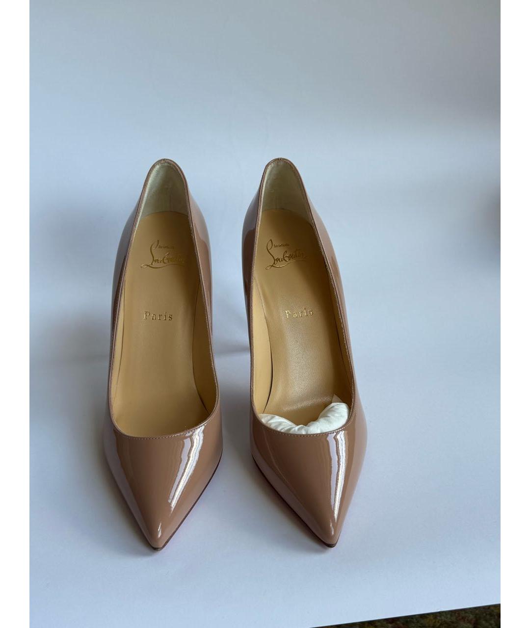 CHRISTIAN LOUBOUTIN Бежевые туфли из лакированной кожи, фото 2