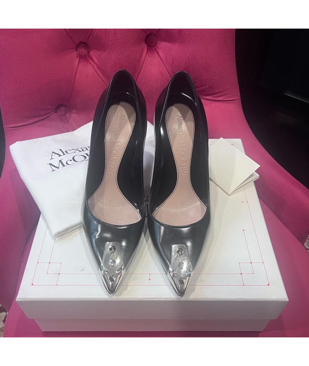 ALEXANDER MCQUEEN Черные туфли из лакированной кожи, фото 2