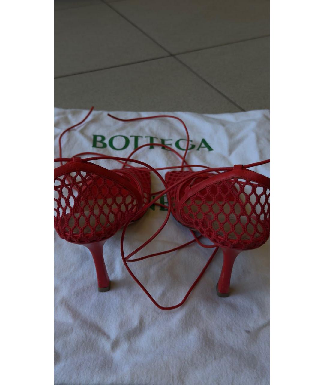 BOTTEGA VENETA Красные текстильные босоножки, фото 4