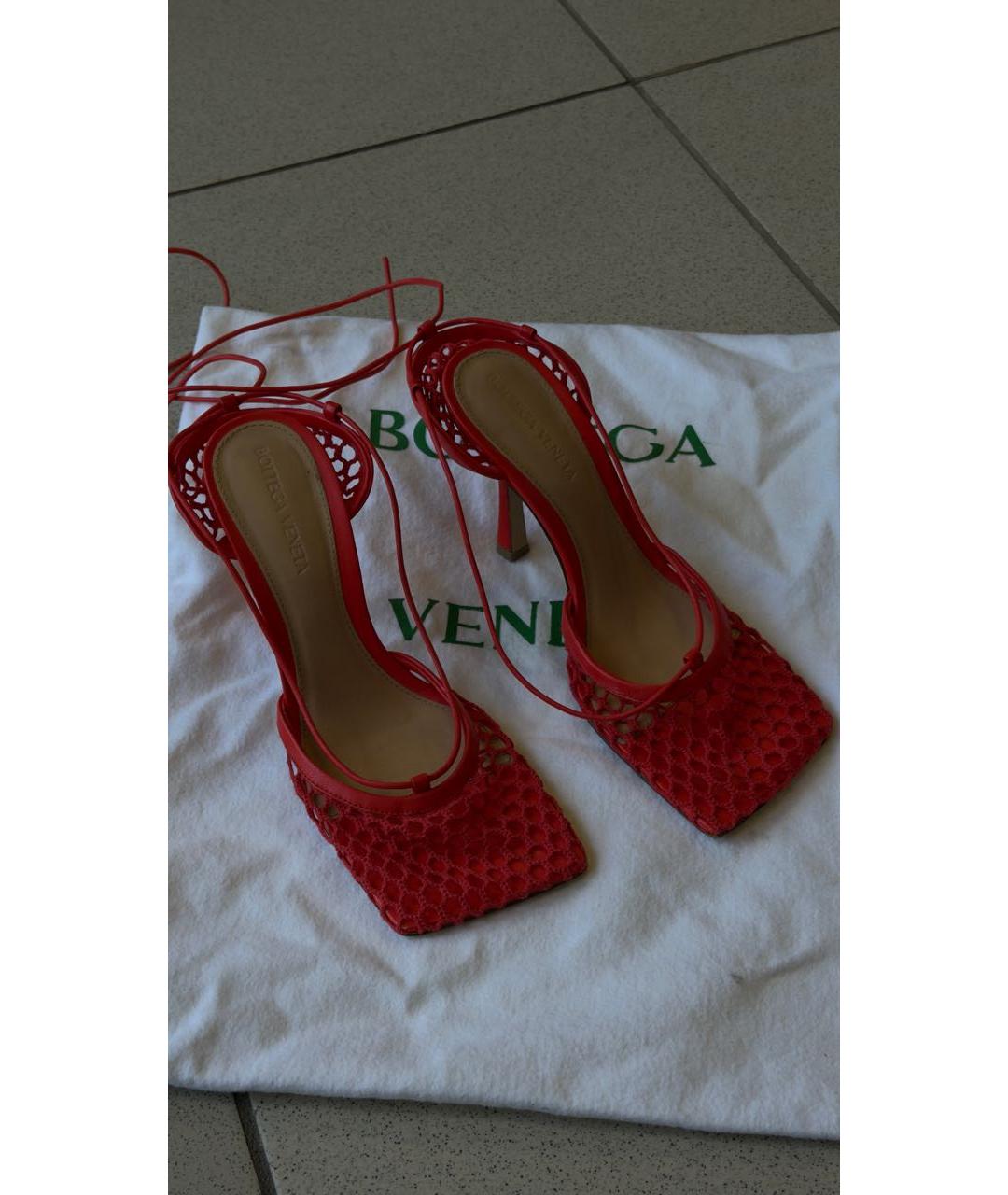 BOTTEGA VENETA Красные текстильные босоножки, фото 2