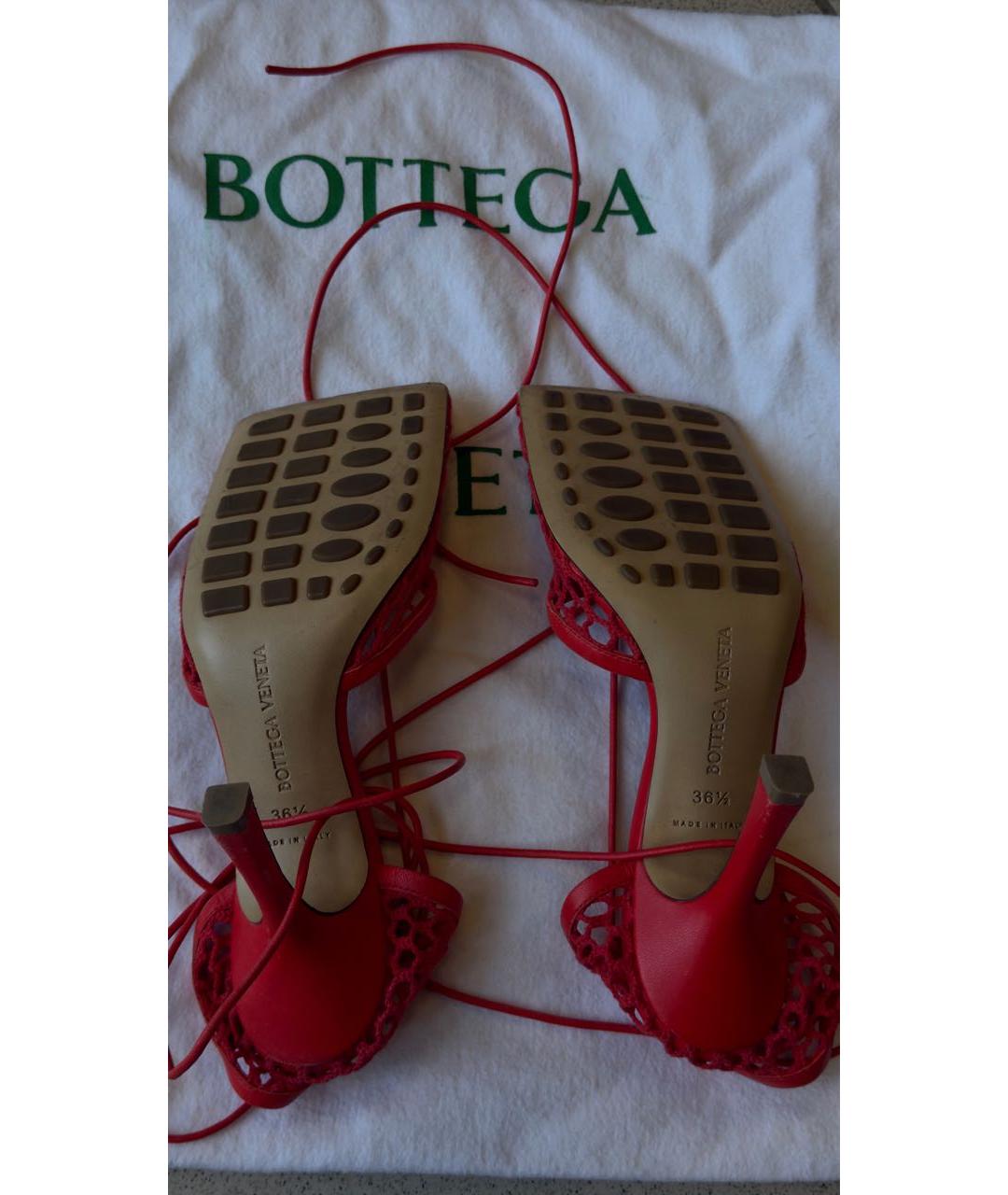 BOTTEGA VENETA Красные текстильные босоножки, фото 5
