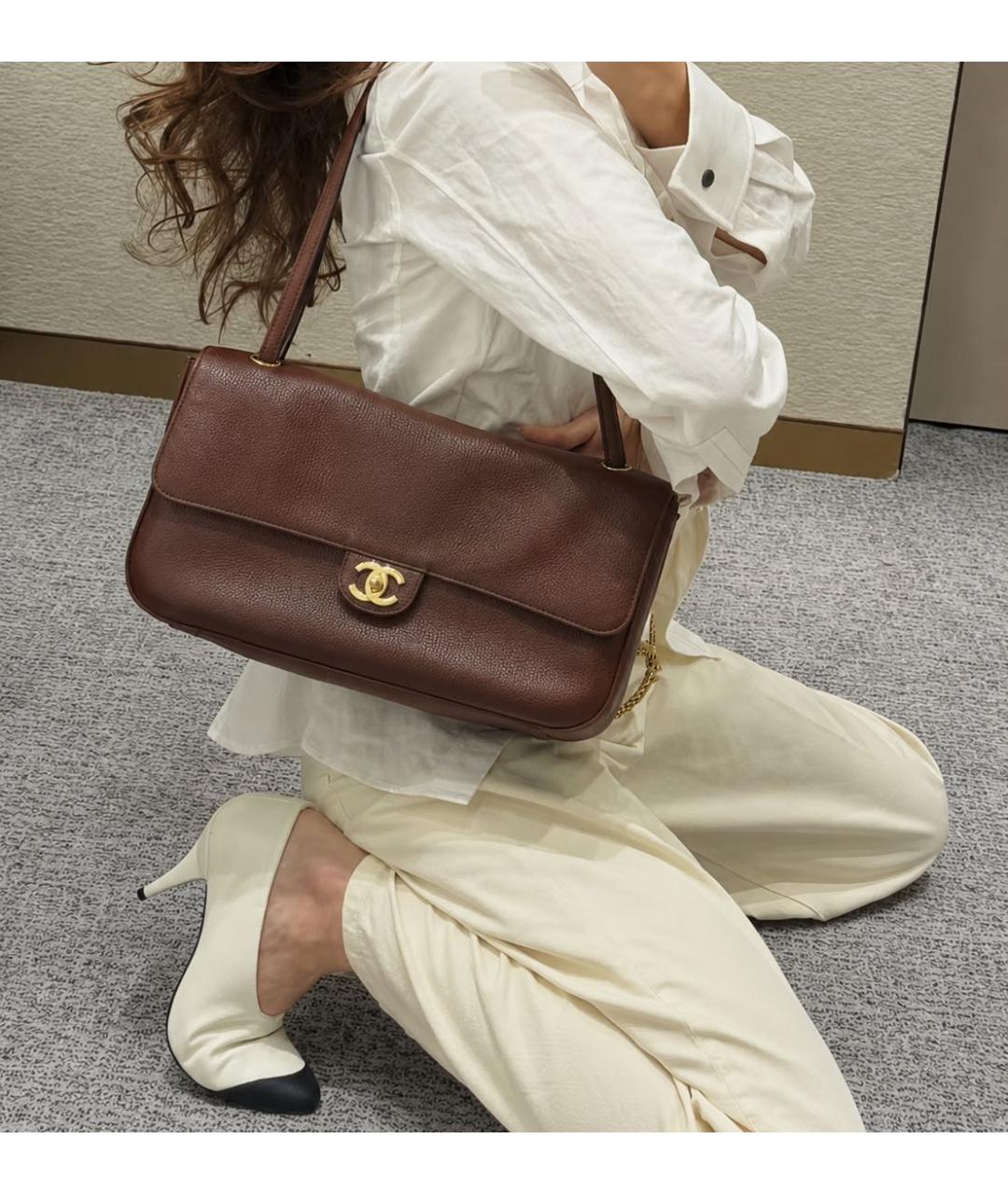 CHANEL Коричневая кожаная сумка через плечо, фото 3