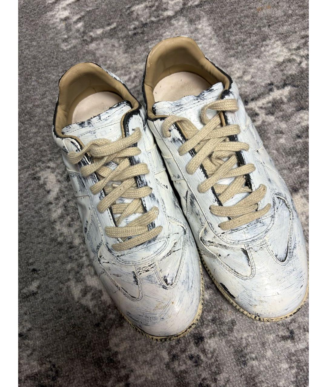 MAISON MARGIELA Белые низкие кроссовки / кеды из лакированной кожи, фото 3