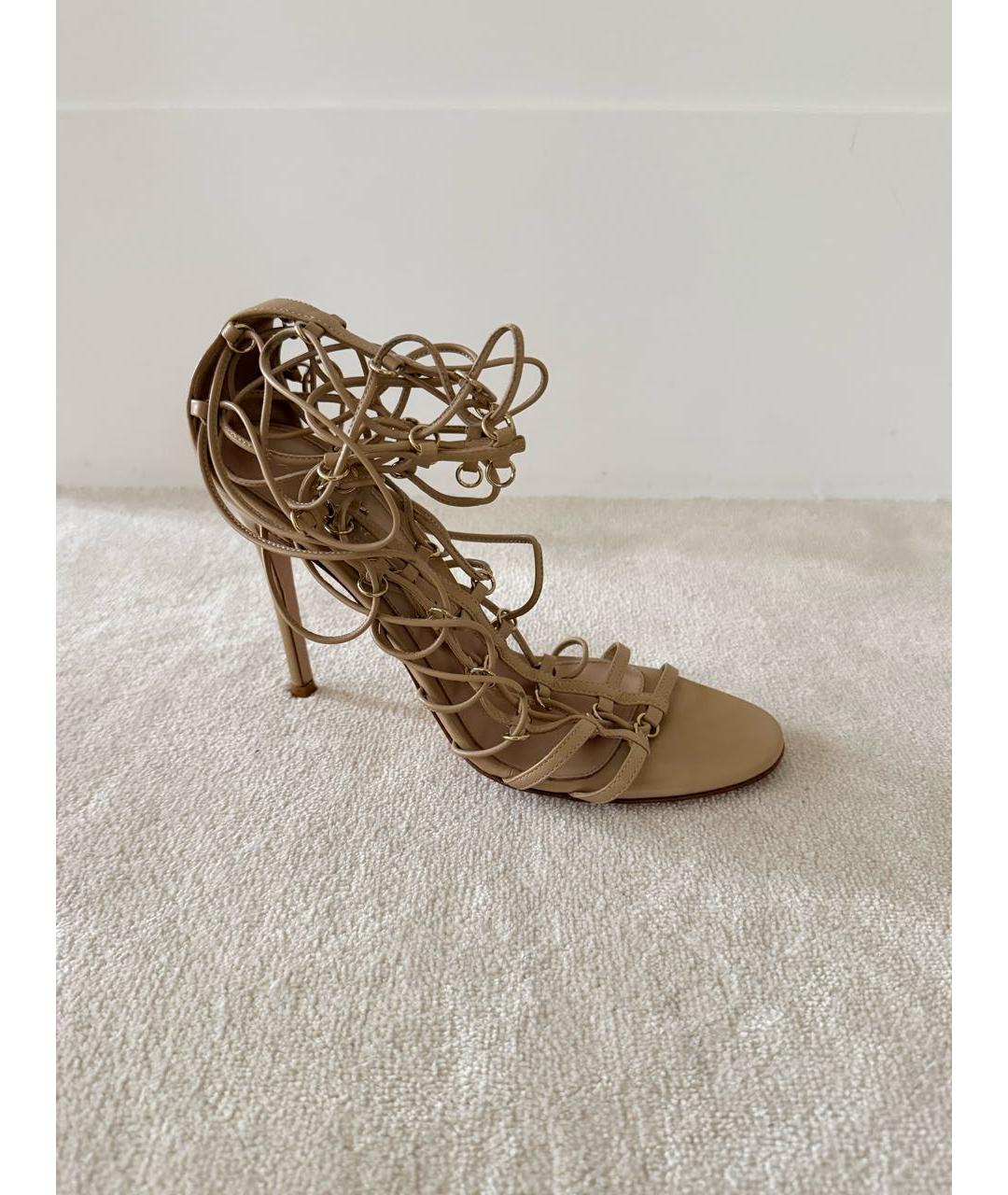 GIANVITO ROSSI Бежевые кожаные босоножки, фото 9