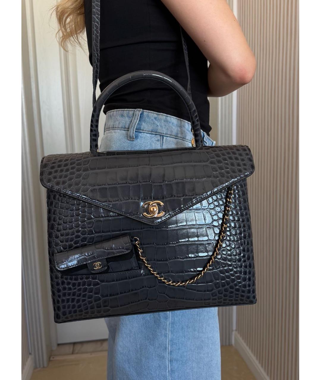 CHANEL Антрацитовая кожаная сумка с короткими ручками, фото 3