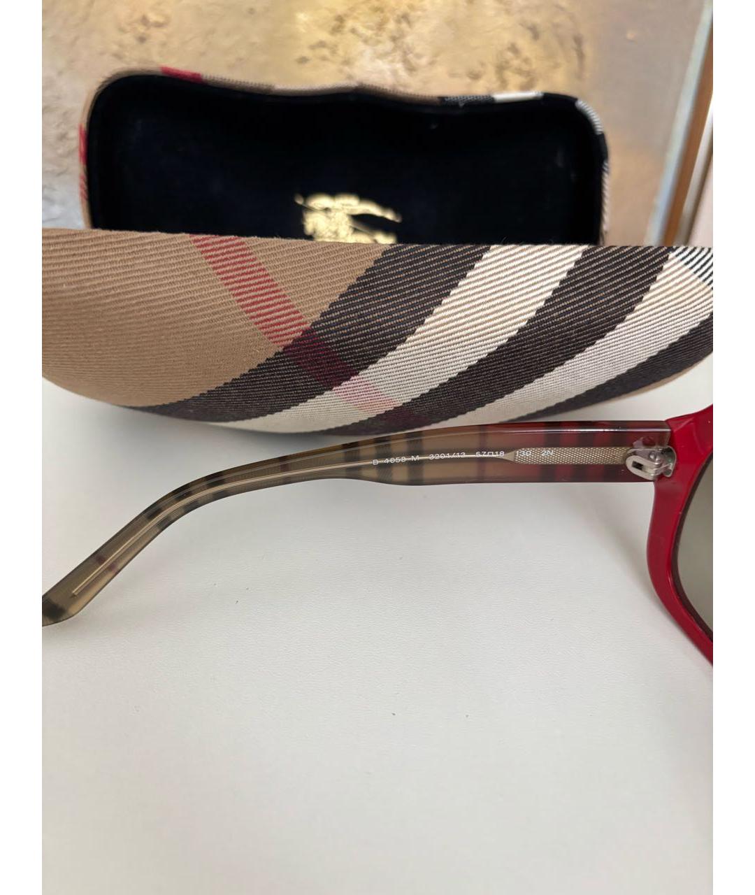 BURBERRY Красные пластиковые солнцезащитные очки, фото 7