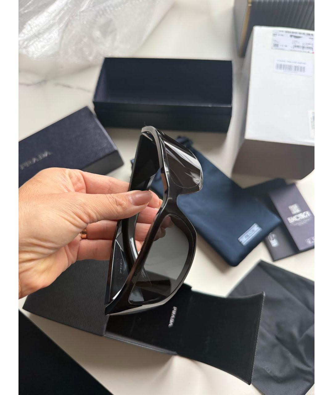 PRADA Черные пластиковые солнцезащитные очки, фото 2