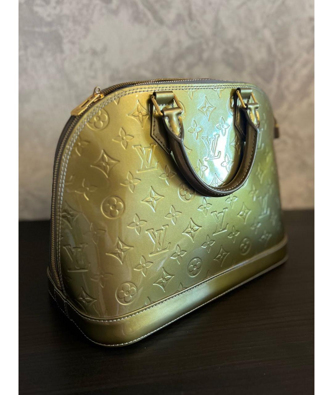 LOUIS VUITTON Золотая сумка с короткими ручками из лакированной кожи, фото 3