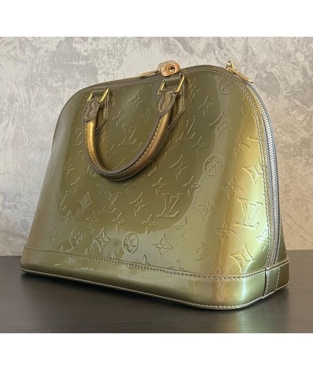 LOUIS VUITTON Золотая сумка с короткими ручками из лакированной кожи, фото 6