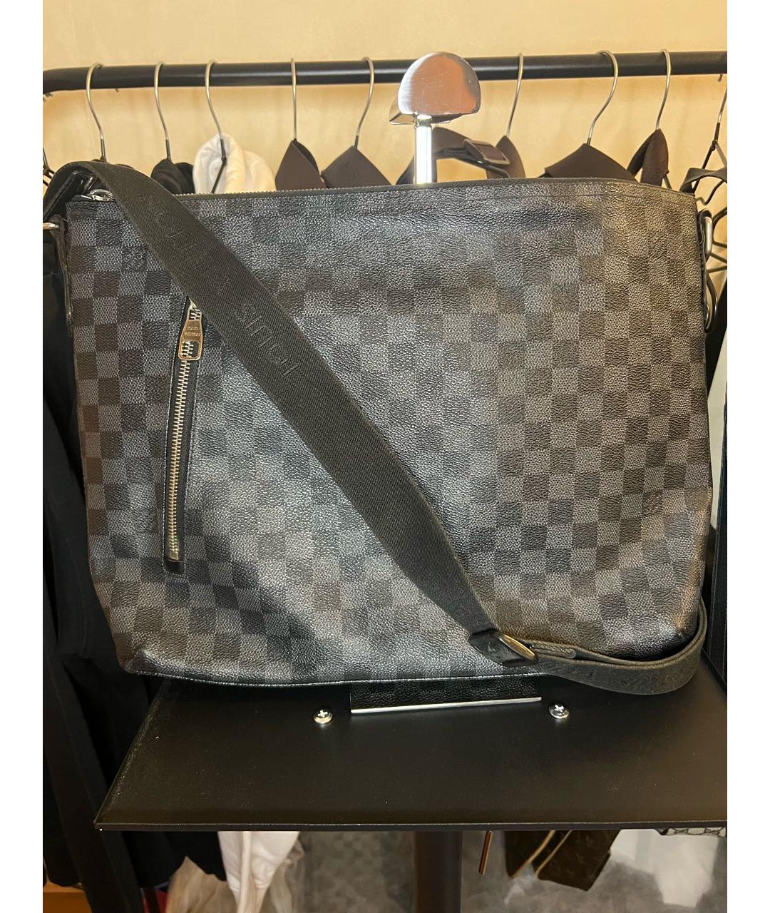 LOUIS VUITTON Антрацитовая барсетка, фото 9