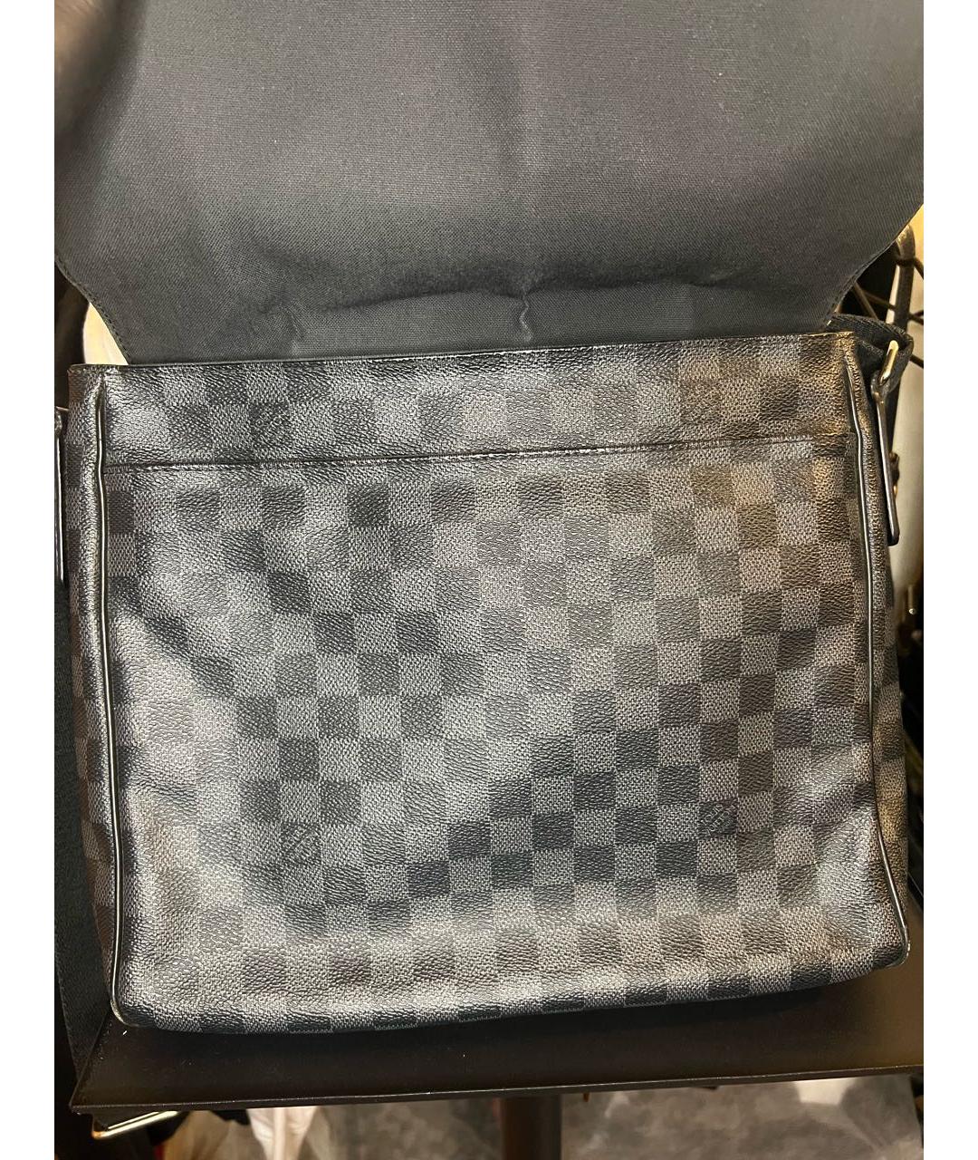 LOUIS VUITTON Антрацитовая барсетка, фото 3