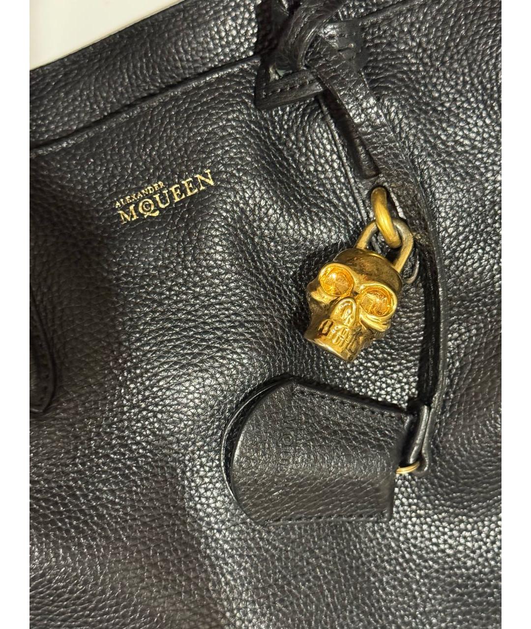 ALEXANDER MCQUEEN Черная кожаная сумка с короткими ручками, фото 5