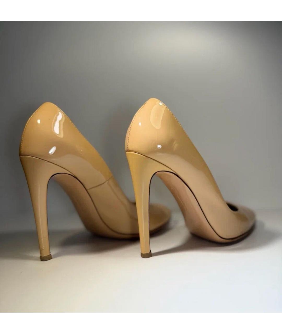 GIANVITO ROSSI Бежевые туфли из лакированной кожи, фото 3