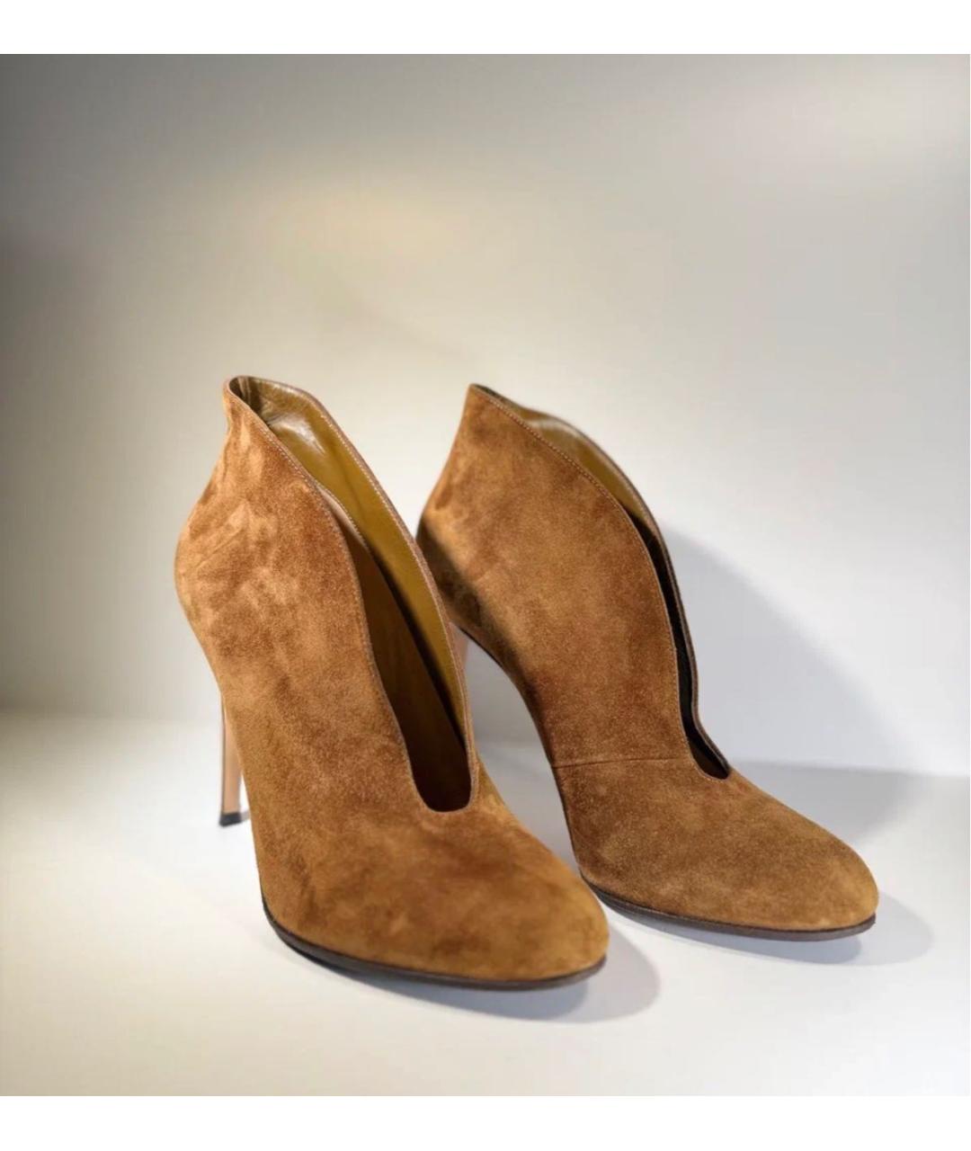 GIANVITO ROSSI Коричневые замшевые ботильоны, фото 3