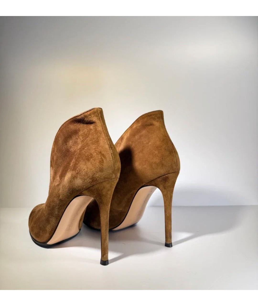 GIANVITO ROSSI Коричневые замшевые ботильоны, фото 4