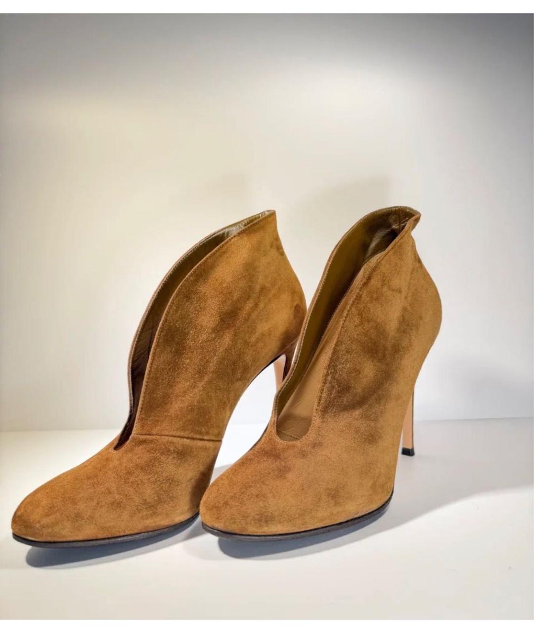 GIANVITO ROSSI Коричневые замшевые ботильоны, фото 2