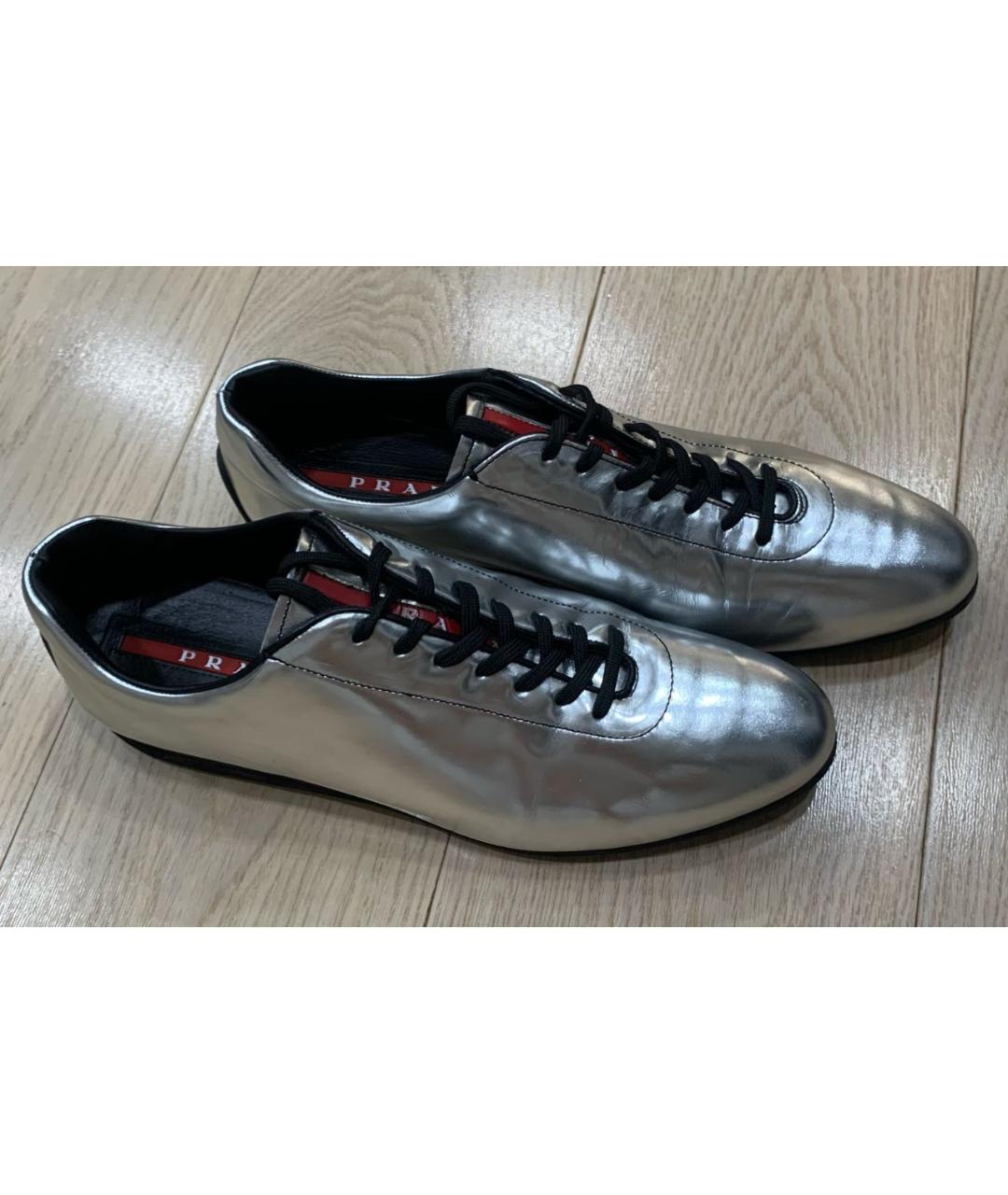 PRADA Серебряные кроссовки из лакированной кожи, фото 5