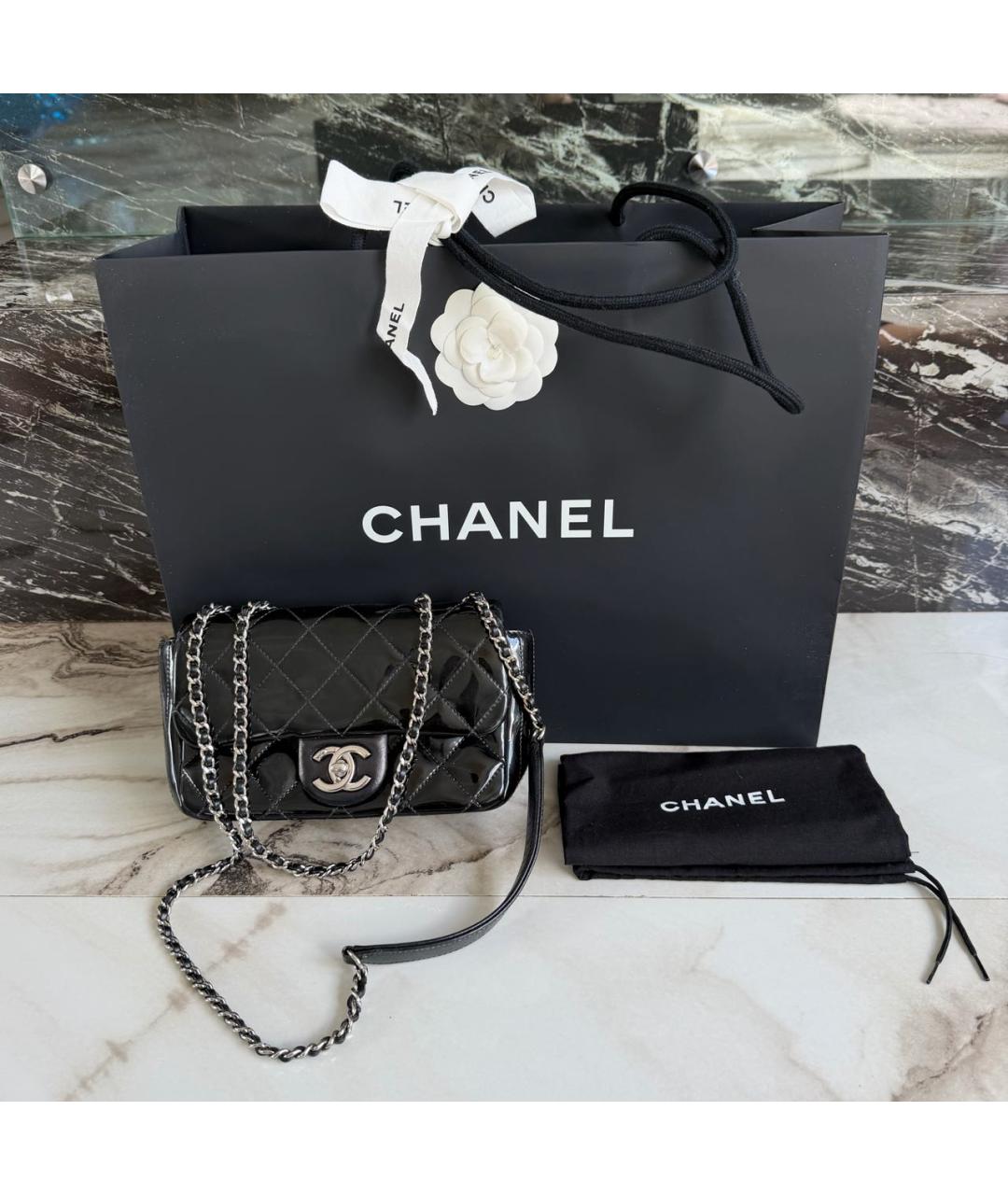 CHANEL Черная сумка через плечо из лакированной кожи, фото 3