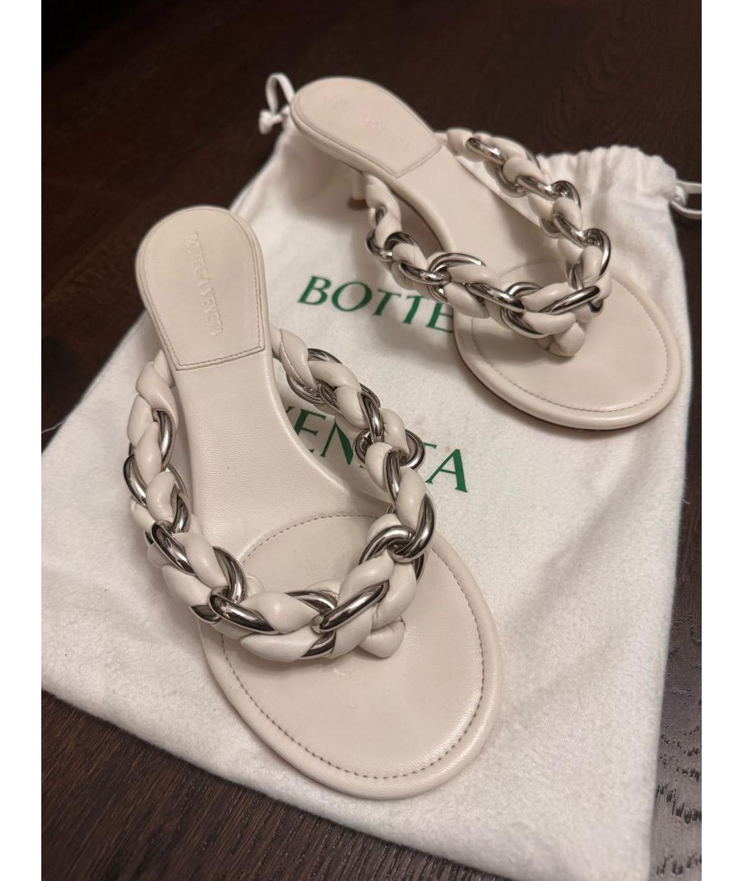 BOTTEGA VENETA Белые кожаные босоножки, фото 6