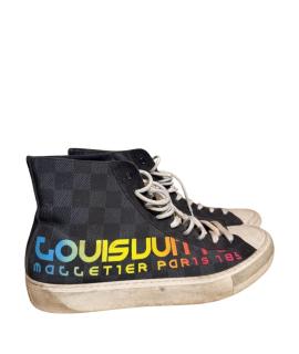 LOUIS VUITTON Высокие кроссовки / кеды