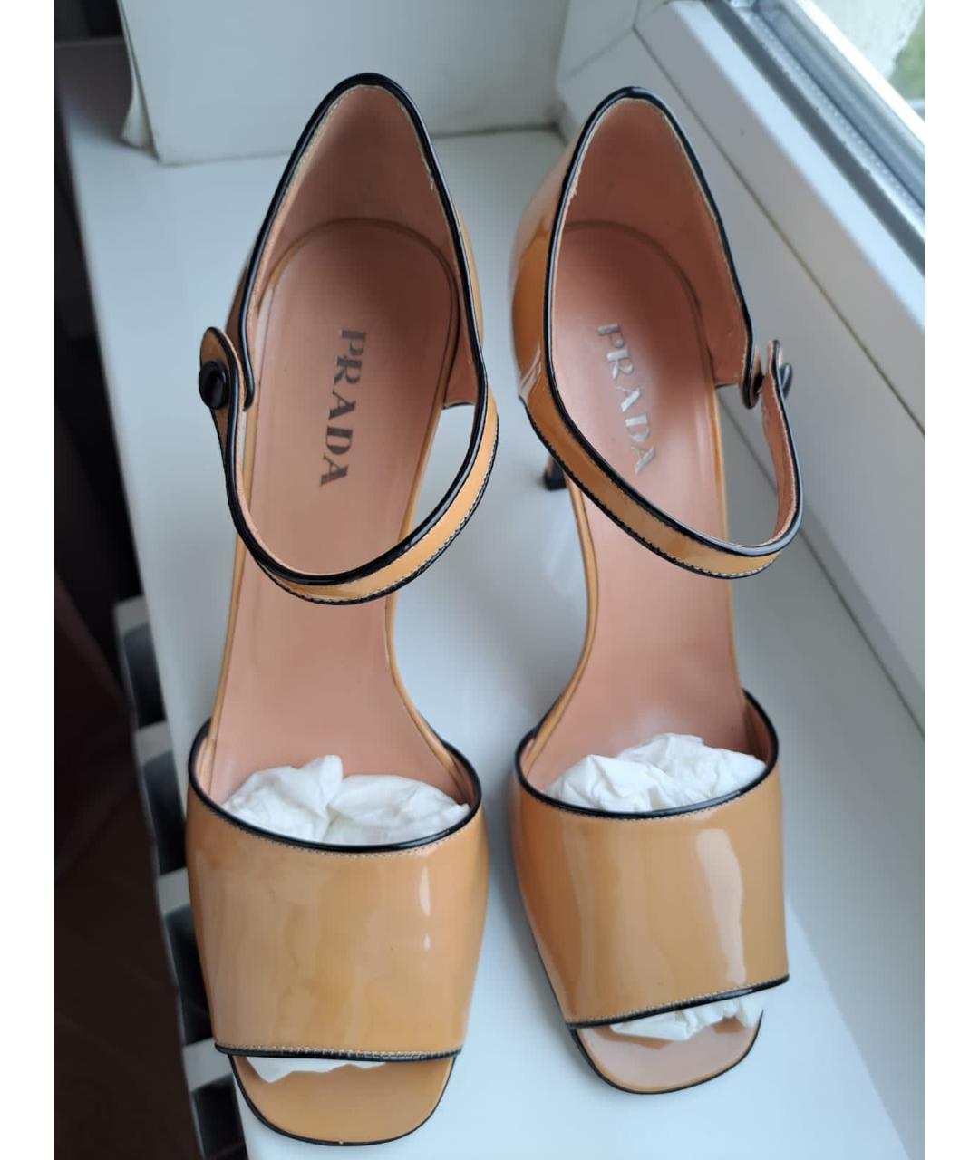 PRADA Розовые босоножки из лакированной кожи, фото 5