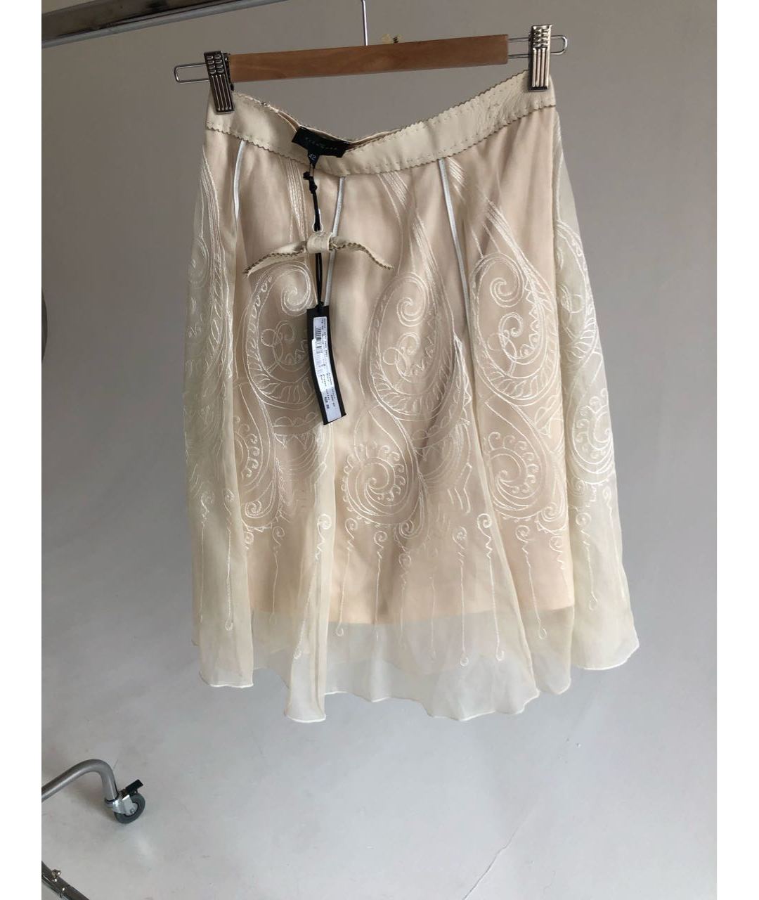 JOHN RICHMOND Бежевая шелковая юбка миди, фото 7