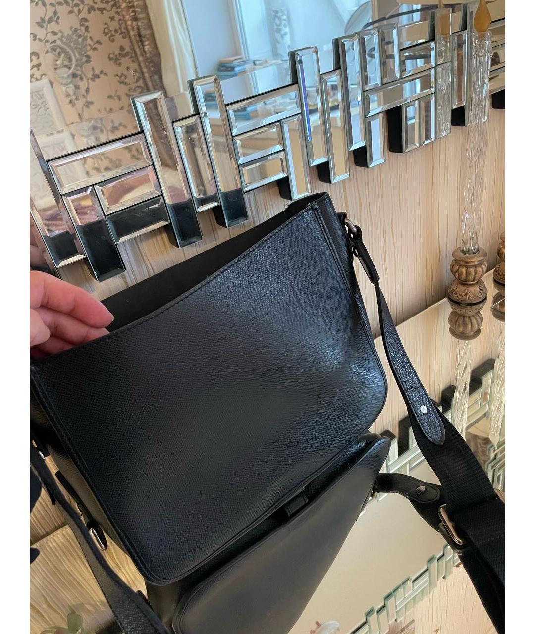 LOUIS VUITTON Черная кожаная сумка на плечо, фото 4