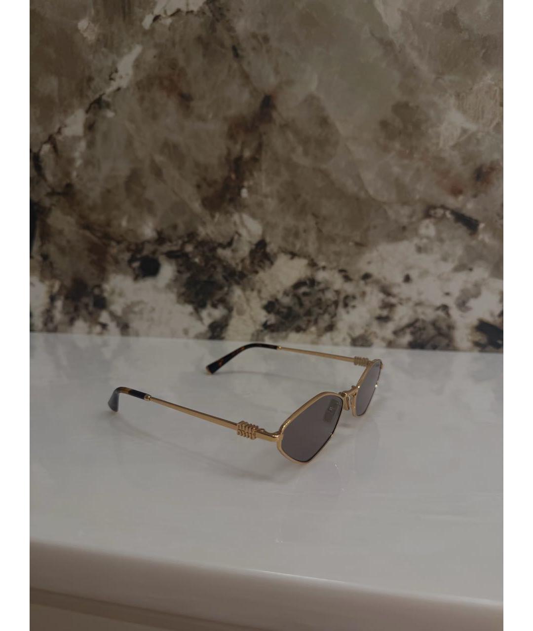 MIU MIU Золотые металлические солнцезащитные очки, фото 2