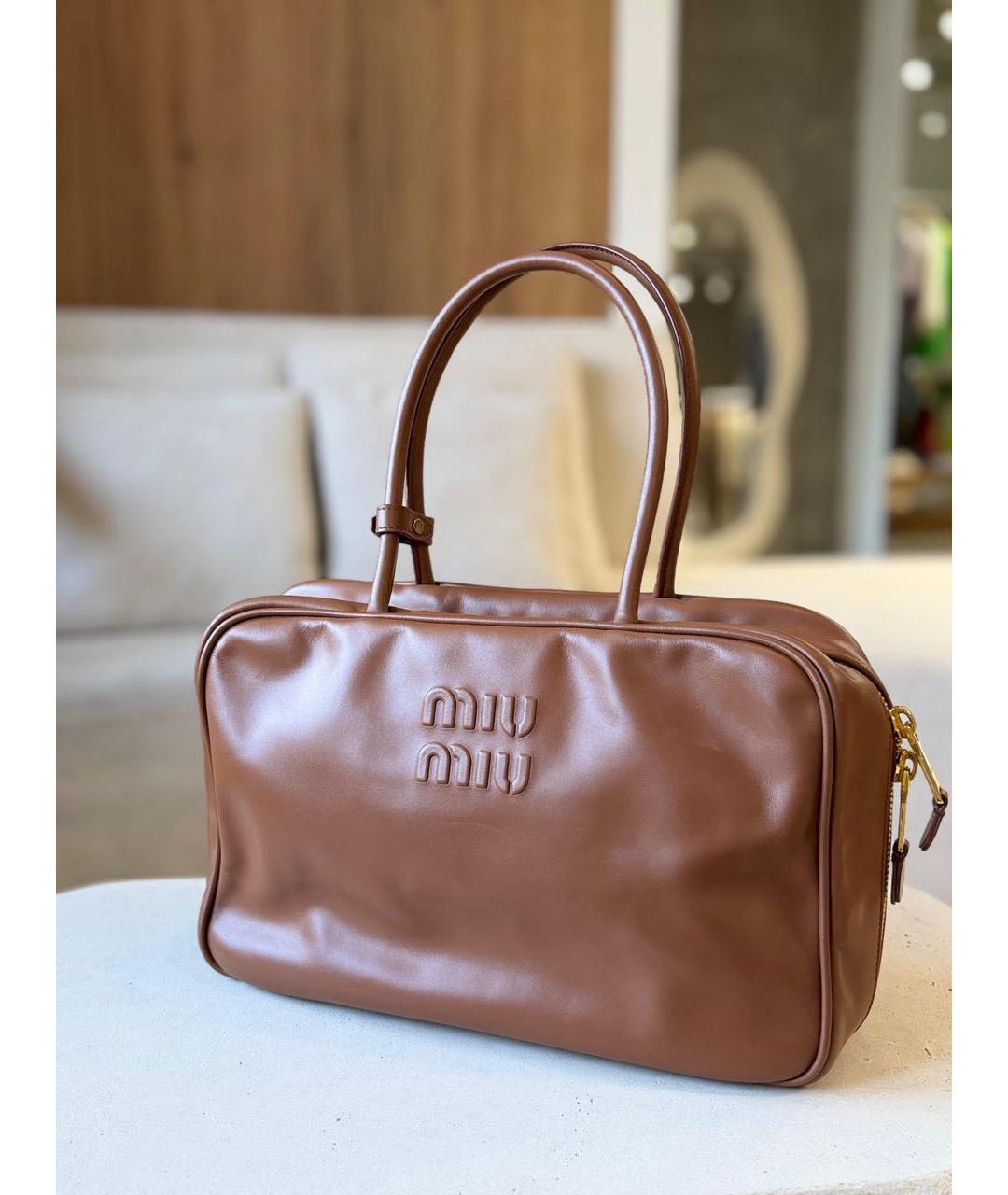 MIU MIU Коричневая кожаная сумка с короткими ручками, фото 4