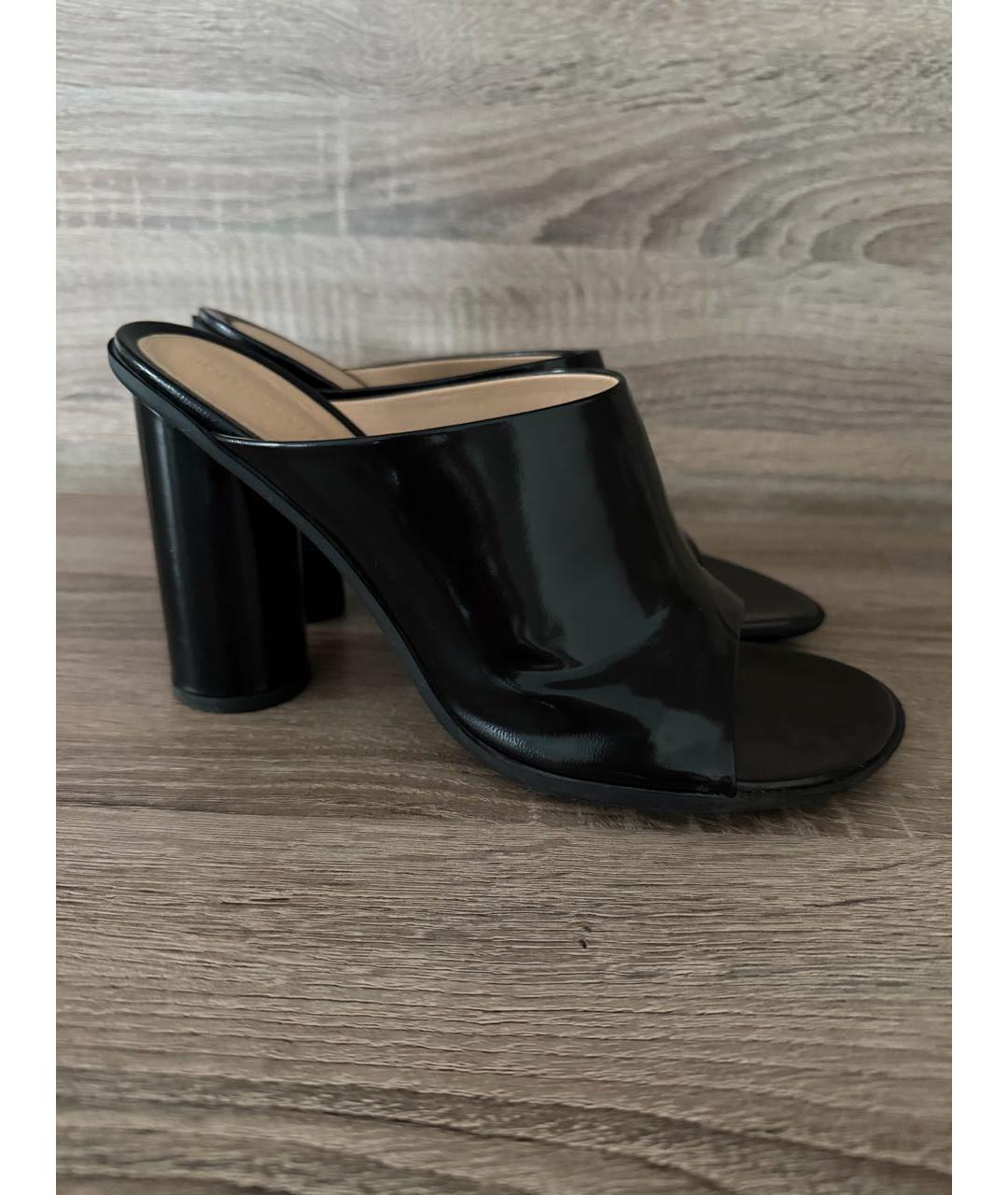 BOTTEGA VENETA Черные мюли из лакированной кожи, фото 7