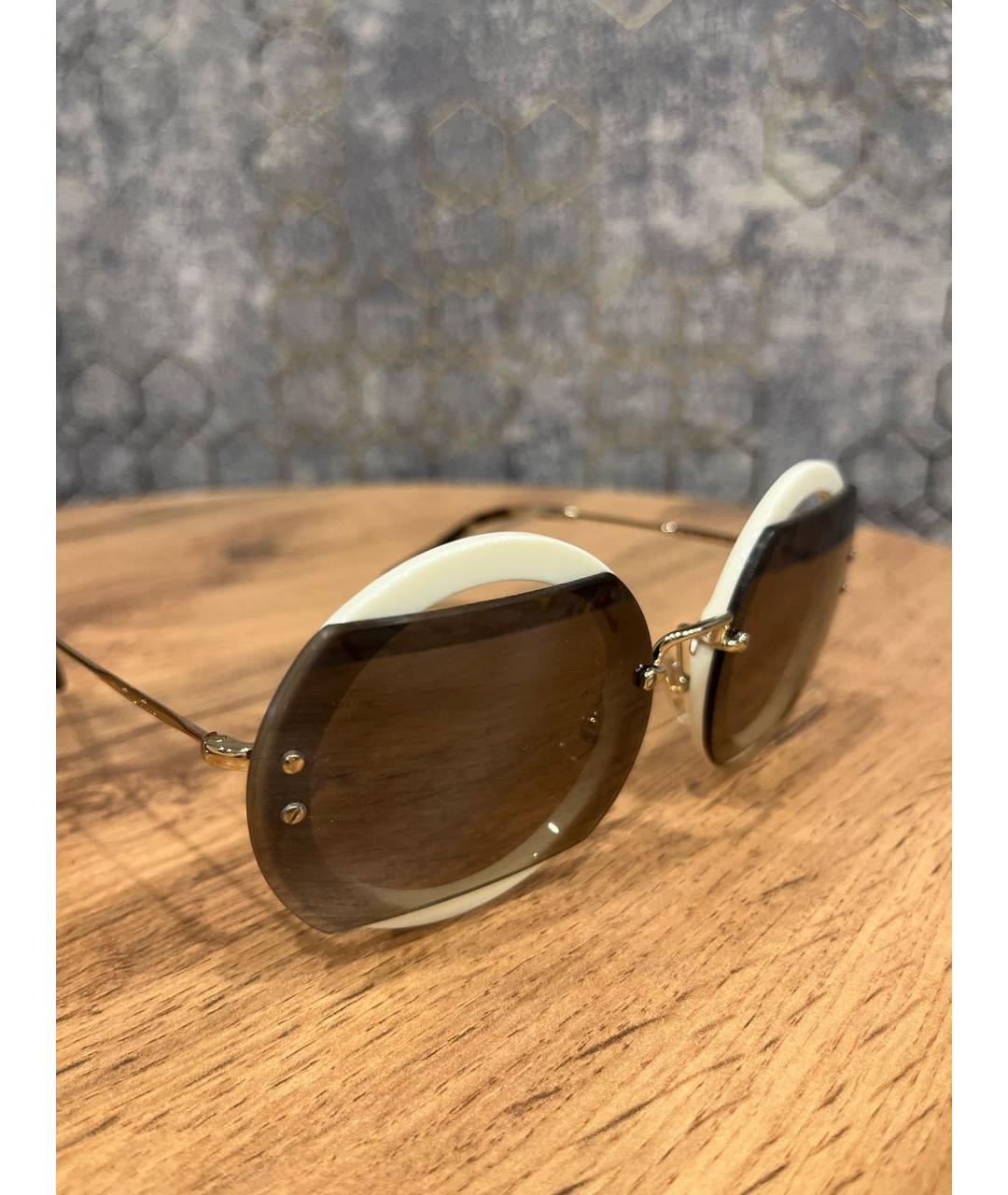 MIU MIU Белые пластиковые солнцезащитные очки, фото 2